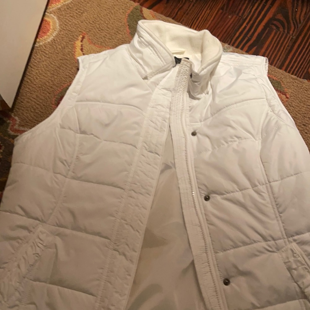 White NY&Co puffy vest size Xl